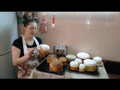Видео: Печём куличи на Пасху//Смешиваем краски//Рецепт пасхального кулича.