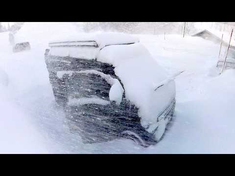 Видео: Выжить в метель в мини-фургоне