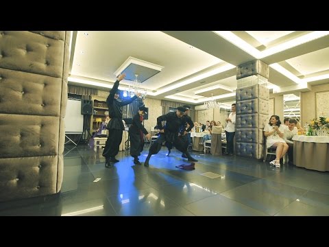 Видео: Грузинский танец кинтаури ! Красиво и с юмором!