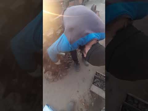 Видео: Ремонт трактора Т-4А,  установка ведущей шестерни гусениц 