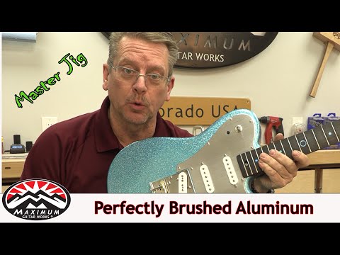 Видео: Идеально отполированный алюминиевый гитарный пикгард (серия Tools and Jigs)