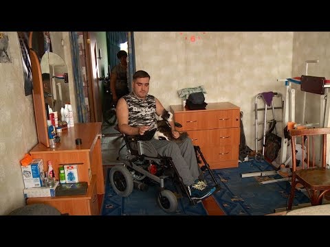 Видео: "Бийский колясочник верит, что встанет на ноги" (Будни, 19.10.18г., Бийское телевидение)