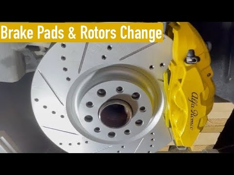 Видео: Как заменить тормозные колодки и роторы на Alfa Romeo Giulia (передние и задние) — руководство св...