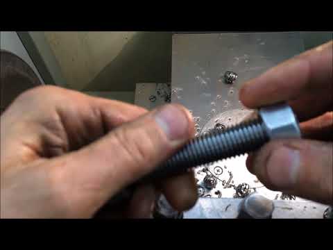 Видео: Нарезание резьбы на токарном станке