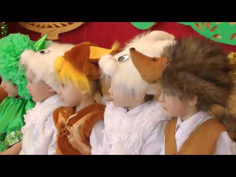 Видео: Сюрпризный момент на новогоднем утреннике 2013 в младшей группе.