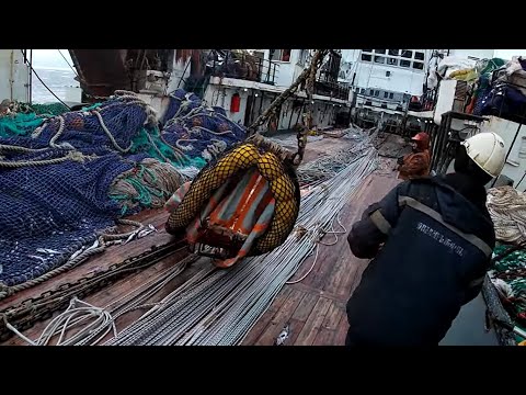 Видео: Постановка трала во льдах. Со второй попытки.