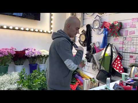 Видео: Как сделать венок на голову из живых цветов Мк.#флористикадляначинающих#shorts