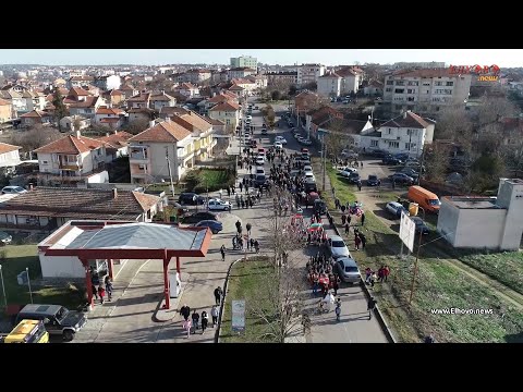 Видео: Ритуал по Спасяване на Светия кръст на Йордановден в Елхово - 2024 год.