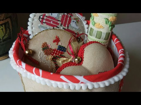 Видео: 180. Много ёлочных игрушек с вышивкой. Игольницы.