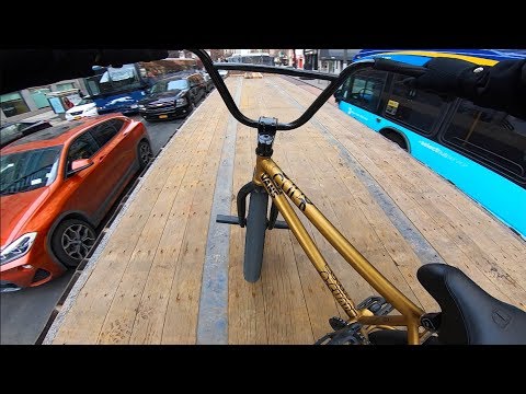 Видео: КАТАНИЕ НА BMX НА ДВИЖУЩЕМСЯ 18-КОЛЕСНОМ ТРАНСПОРТНОМ СРЕДСТВЕ В НЬЮ-ЙОРКЕ 3