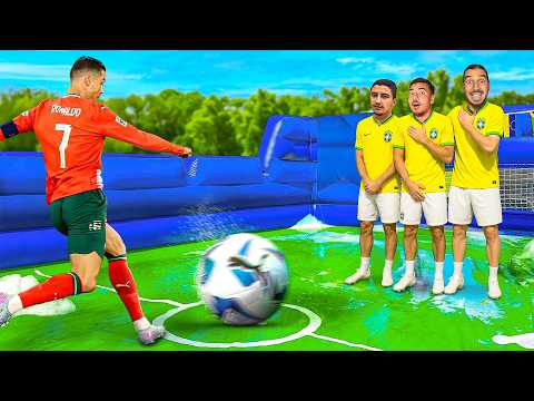 Видео: Я организовал футбольный турнир на скользкой земле.