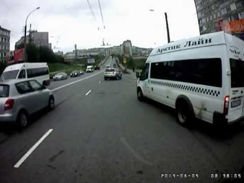 Видео: Маршрутка "Арктик Лайн" подрезала троллейбус (Мурманск)