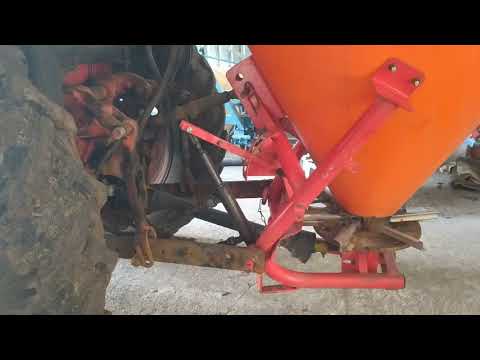 Видео: Встановлення гідроциліндра на розкидач мінеральних добрив РУМ 05