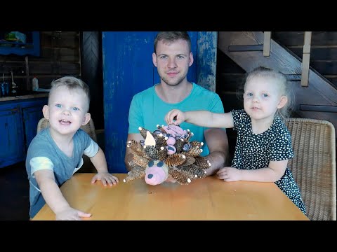 Видео: Делаем поделку из шишек | 7я | Тима назвал его ЁЖИК ЖЕКА