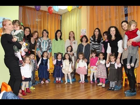 Видео: Празник на мама в първа група "Катеричка Рунтавелка"