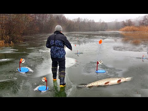Видео: НИКОГДА НЕ СДАВАЙСЯ...!!! СТРЕЛЯЮТ ЖЕРЛИЦЫ на РУСЛЕ!!! РЫБАЛКА на ЩУКУ ЗИМОЙ со ЛЬДА 2022