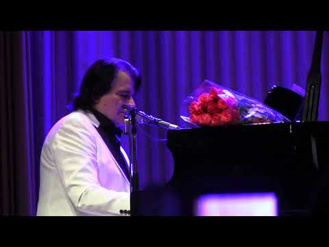 Видео: В.Ольховский "Сияла ночь, луной был полон сад".  А. Фет. Романс. 11.02.21г.