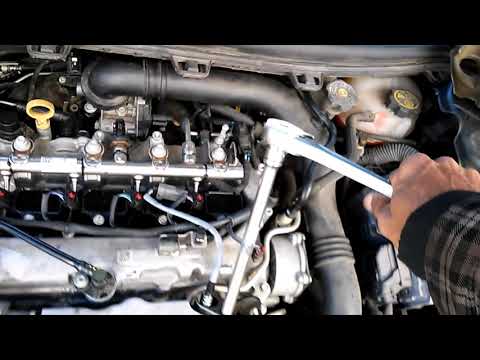 Видео: Замена датчика кислорода в турбонаддуве Chevrolet Cruze 1 4L 2016 года, ряд 1, датчик 1