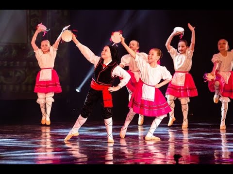 Видео: "Тарантелла" в исполнении учащихся "Детской Школы Хореографии" при Балете "Кострома"