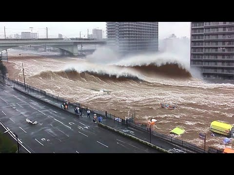Видео: Жуткие НАВОДНЕНИЯ снятые на камеру!