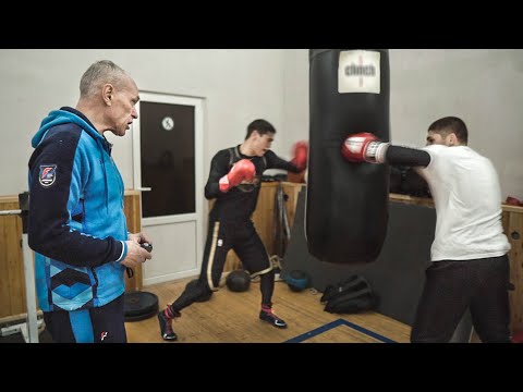 Видео: Бокс - спорт нищих! Тяжёлая тренировка на боксерских мешках