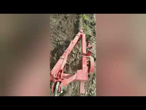 Видео: МТЗ 132 с двухкорпусным плугом от Уральца в работе.