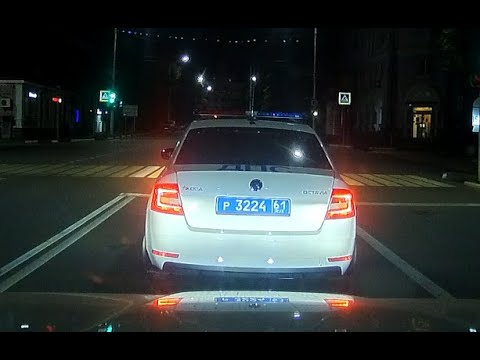 Видео: ИДПС Клиян убегает на патрульном автомобиле от гражданина и отказывается принять заявление