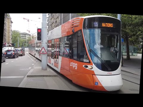 Видео: Троллейбус и трамвай сошлись на земле и в воздухе