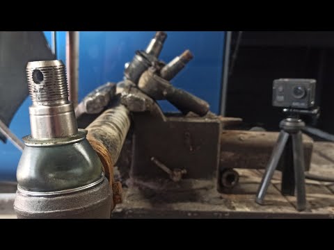 Видео: Меняю рулевые наконечники. Разбиты в хлам. Чуть не сожгли автобус. Камере опять досталось....