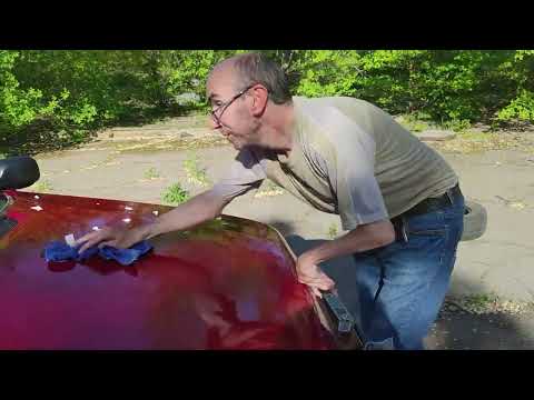 Видео: Человек с инвалидностью полирует авто