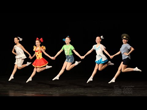 Видео: "Озорная полька", ансамбль "Школьные годы". "Naughty Polka", ensemble "School Years".