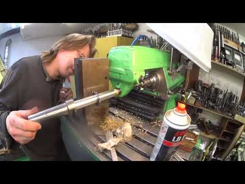 Видео: Работа с хоботом на фрезерном станке, расточка серьги по месту.