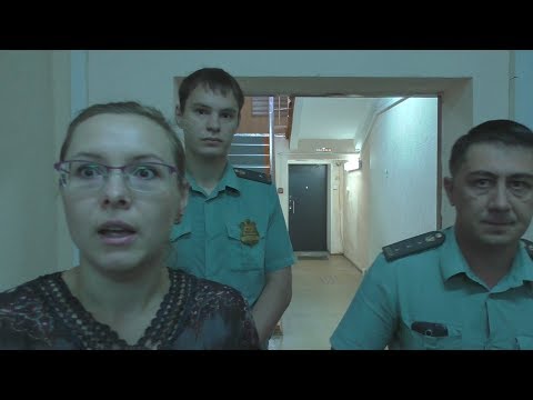Видео: Деревенские приставы не пускают журналистов в суд