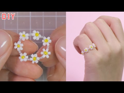Видео: Делаем цветочное кольцо из бисера