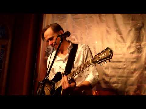 Видео: Plotnik82 | Дмитрий Дубров "Смерть глотает блесну". Концерт в ОАЗИСе (Обнинск) 09.12.2022