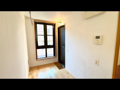 Видео: Эпизод 38 — Микроквартира с красной плиткой🏠 — 9,02 кв.м.