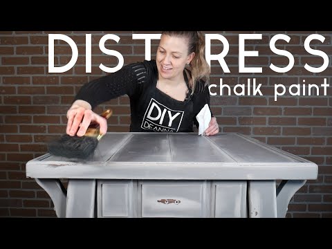Видео: Как состарить мебель, окрашенную мелом | Советы и приемы