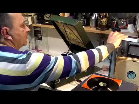 Видео: Патефон "Дружба". 1957 год выпуска. Compact grammofon Drugba, USSR