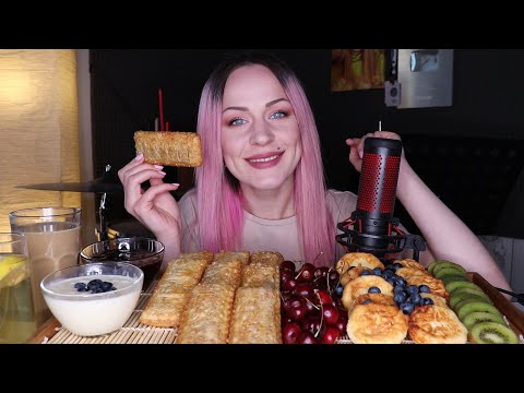 Видео: MUKBANG | 9 пирожков KFC, 10 сырников, ягоды | 9 KFC pies, 10 cheesecakes, berries не ASMR