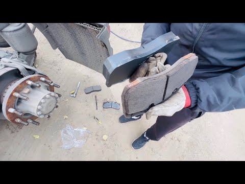 Видео: ЗАМЕНА КОЛОДОК НА VOLVO,В СНЕГОПАД НА ЛЕТНЕЙ РЕЗИНЕ😰