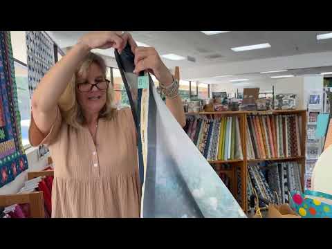 Видео: Готовые изделия, наборы, новая ткань и ПОБЕДИТЕЛИ! Cary Quilting Co, 6 октября 2025 г.