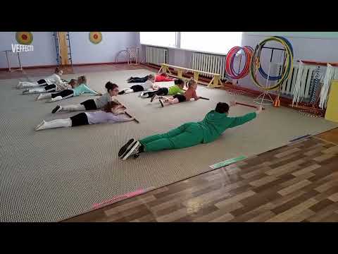 Видео: "С гимнастическими палками". Комплекс № 13 утренней гимнастики в средней группе (4-5 лет)