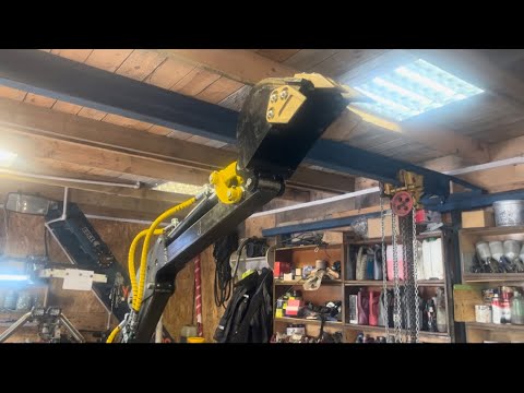 Видео: Первые движения экскаватором