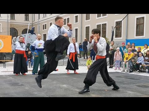 Видео: Виступ ШБГ ім. І. Богуна в Угорщині Performance by the Ivan Bohun School of Combat Hopak in Hungary
