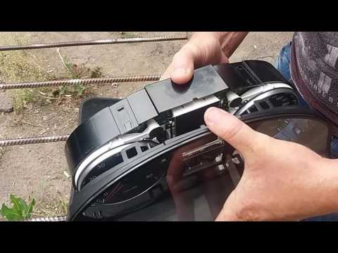 Видео: Снятие панели приборов Volkswagen Golf 5