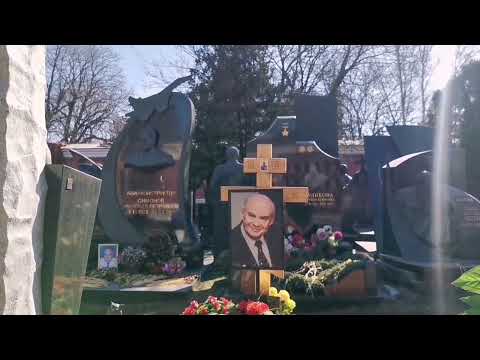 Видео: Родительская суббота на Новодевичьем кладбище.