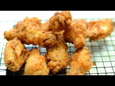 Видео: Хрустящие куриные крылья в кляре. Куриные крылышки как в KFС