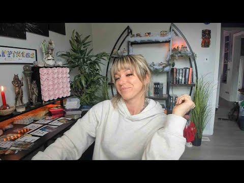 Видео: Тебе не весело? Ты сумасшедший, наблюдаешь за всем этим безумием.