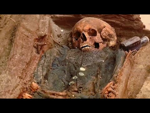 Видео: РАСКОПАЛИ ЗНАТНОГО ЧИНОВНИКА 19 ВЕКА !!! САМЫЕ УДИВИТЕЛЬНЫЕ НАХОДКИ !!!