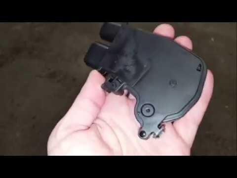Видео: Honda CRV 2 замена актуатора мотора замка водителя / Honda CRV 2006 actuator replacement